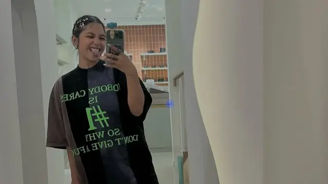 Gaya fashionable Nadine Emmanuella yang curi perhatian. (credit:instagram.com/nadinemmanuella)