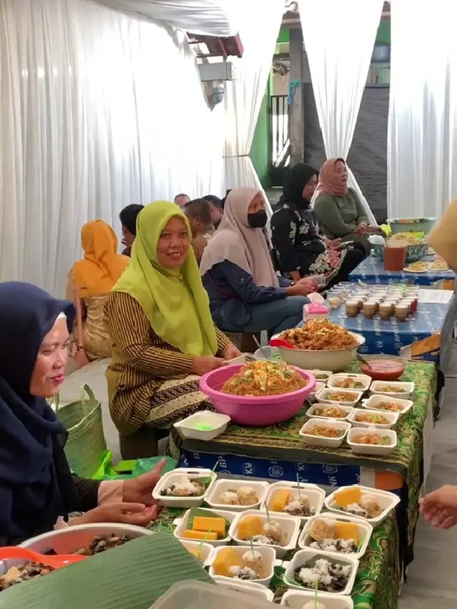 Pasangan Asal Sleman Nikah di Pasar