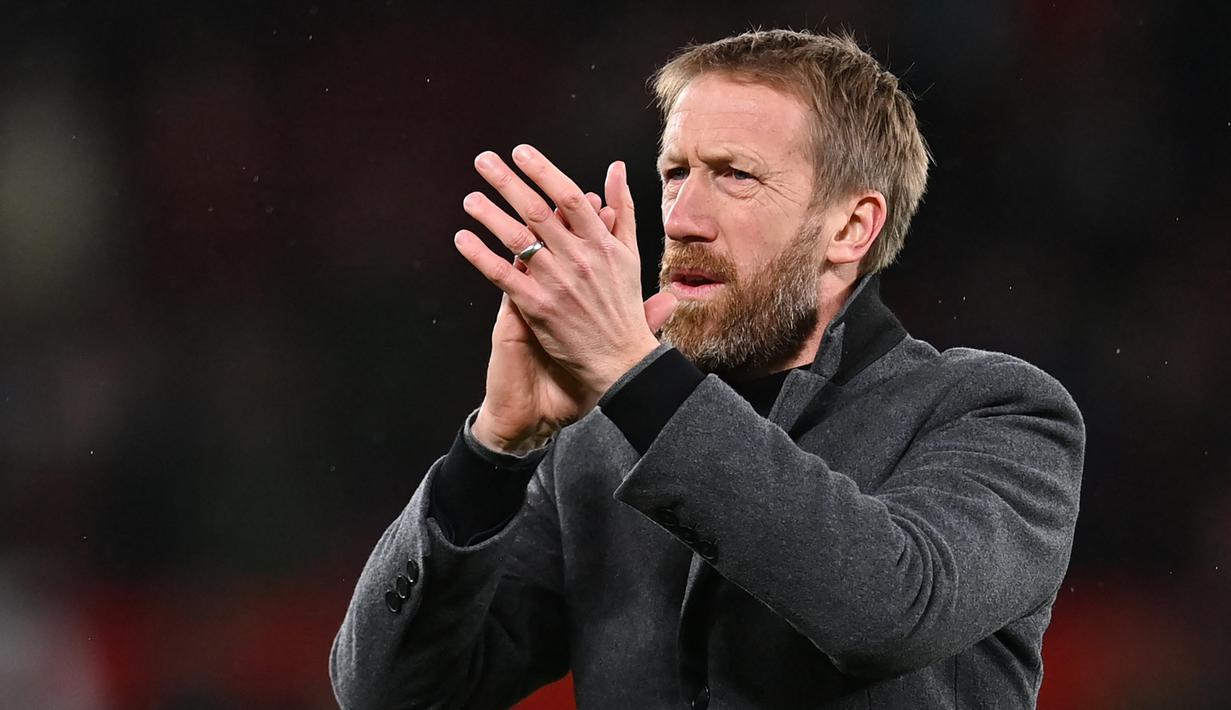 Chelsea baru saja memecat Thomas Tuchel di awal musim 2022/2023 sebagai peatih dan langsung mendapatkan penggantinya yang juga berasal dari Liga Inggris, Graham Potter. Eks pelatih Brighton and Hove Albion ini pun tercatat sebagai pelatih kedua termahal sepanjang sejarah. Mau tahu daftar lengkapnya? Berikut daftar 5 besarnya. (AFP/Paul Ellis)