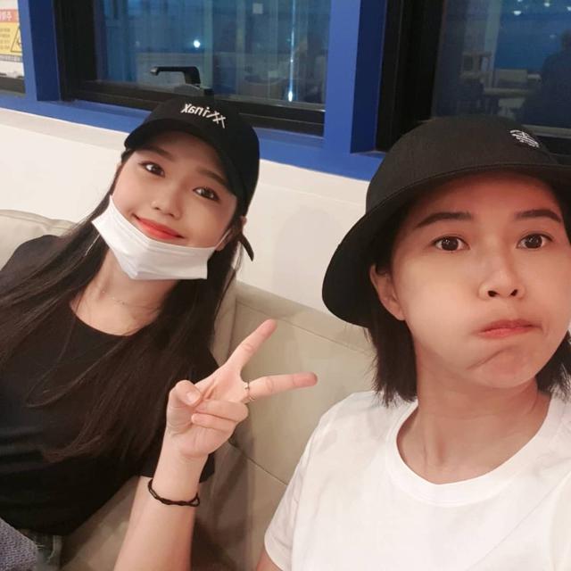 6 Potret Kebersamaan Yannie Kim dan Sang Anak, Bak Kakak Adik