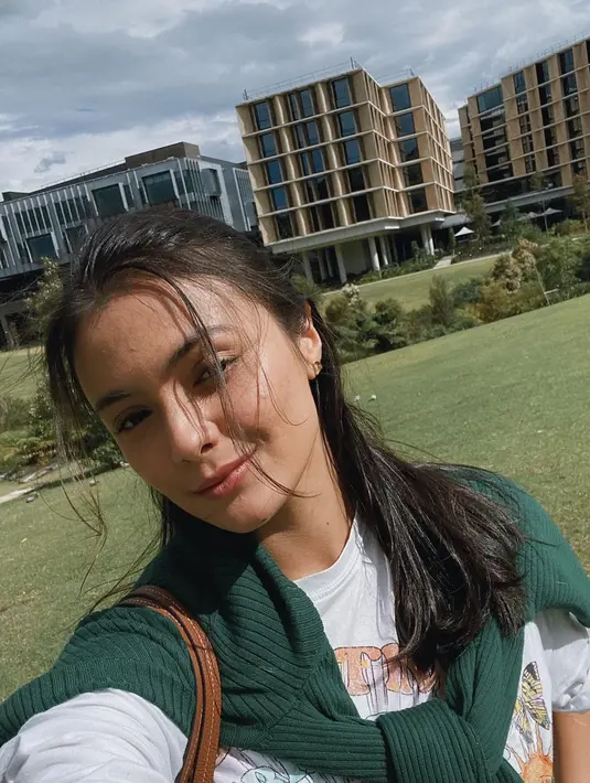 Momen puasa dan lebaran tahun ini menjadi momen sangat membahagiakan bagi Amanda Rawles. Pada lebaran tahun ini, bisa di Indonesia. Sebelumnya, ia terjebak di Australia akibat pandemi. [Instagram/amandarawles]