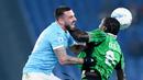 Lazio berhasil mengamankan tiga poin penting secara dramatis saat menjamu Sassuolo dalam lanjutan kompetisi Serie A di Stadio Olimpico. Skuad Biancocelesti menang tipis 2-1 berkat gol penentu di masa injury time. (Alfredo Falcone/LaPresse via AP)