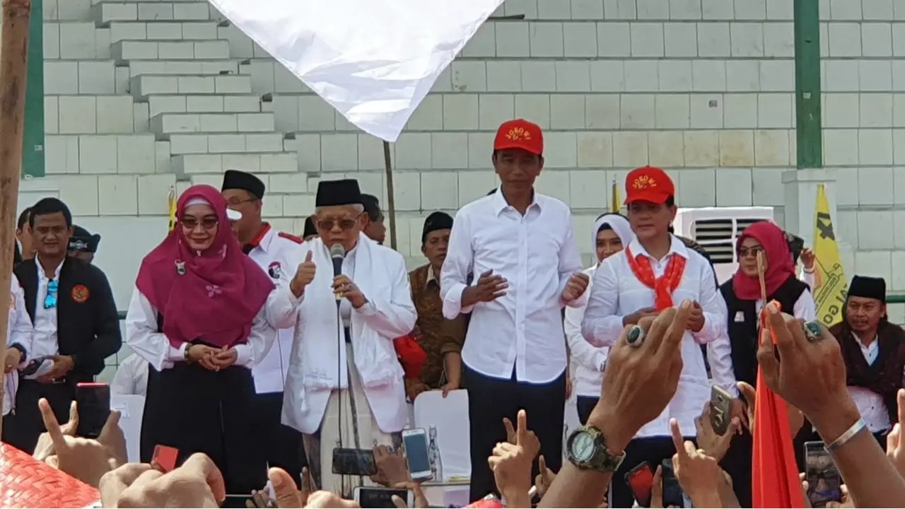 Pasangan capres dan cawapres nomor urut 01 Joko Widodo atau Jokowi - Ma'ruf Amin di Karawang, Jawa Barat.