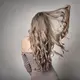 Hair slugging menjadi salah satu teknik perawatan rambut sebelum tidur yang memanfaatkan minyak atau produk pelembap untuk membantu menjaga kelembapan rambut sepanjang malam. (Foto/Dok: Pexels)