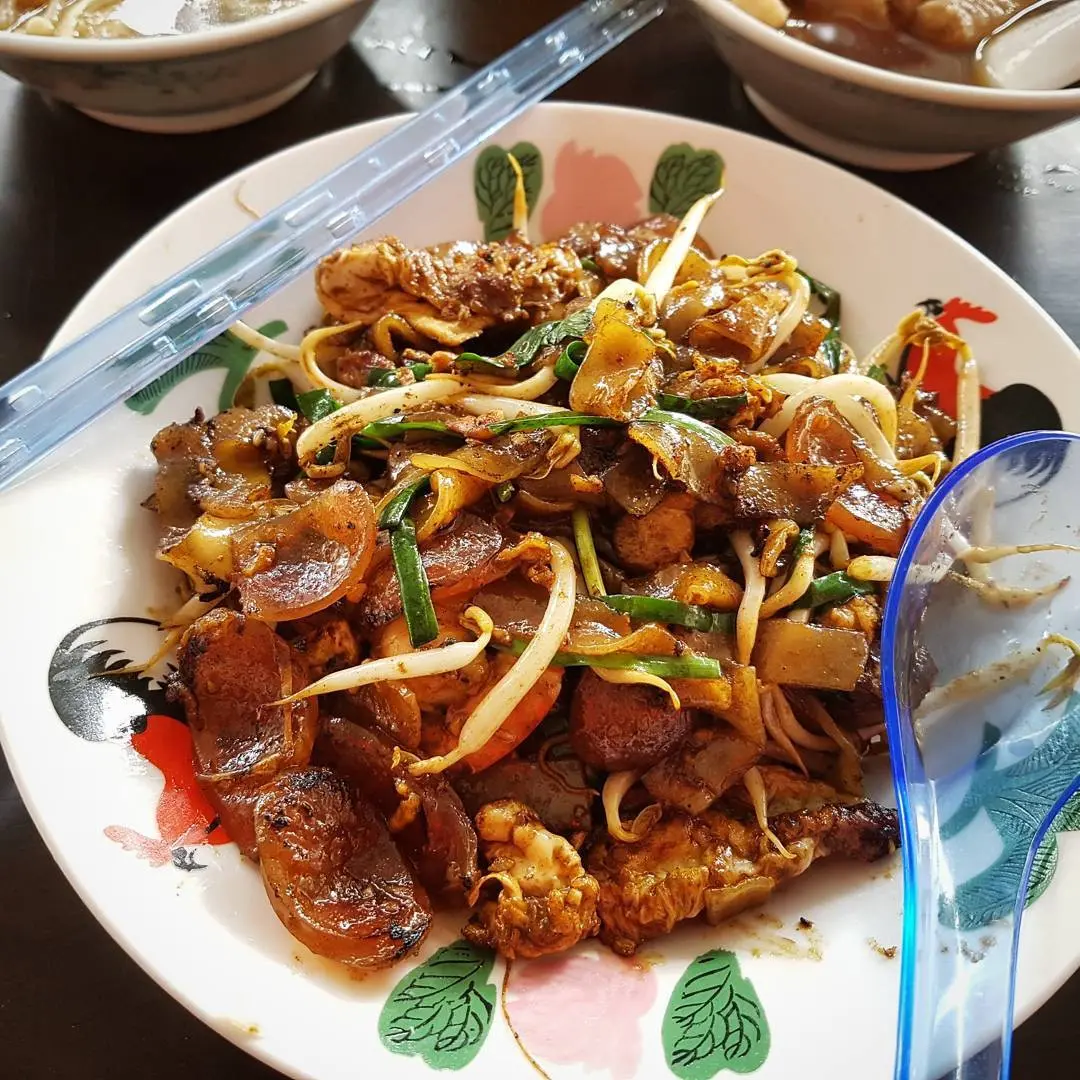 Tiong Bahru Fried Kway Teow, kuliner Singapura. (Sumber Foto: douglasiology/Instagram)