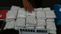 Puluhan ribu butir pil jenis LL diamankan Polres Malang Kota dari rumah seorang pengedar di Kota Malang (Lipuan6.com/Zainul Arifin)