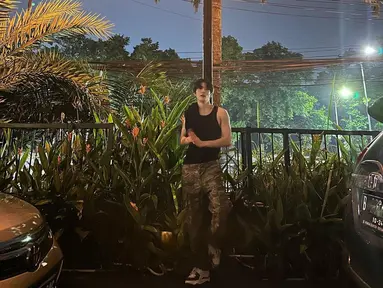 Potret Jaehyun NCT saat berada di Jakarta. Yang paling bikin menarik perhatian adalah caption fotonya. "Also known as Jamal," tulisnya. Ya, Jamal adalah nama Indonesia Jaehyun