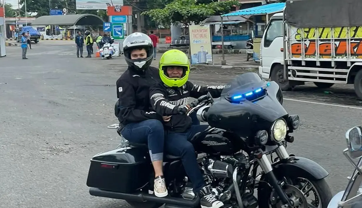 Masih menurut kuasa hukumnya, Keket hanya ingin bercerai dengan Idham Mase. Tidak ada tuntutan harta gono-gini. "Tujuan utamanya ada dua poin yang sampaikan, pertama gugat pisah secara baik-baik. Kedua, tidak menimbulkan silah pendapat antara penggugat dengan tergugat," katanya. [Instagram/cathrinewilson]