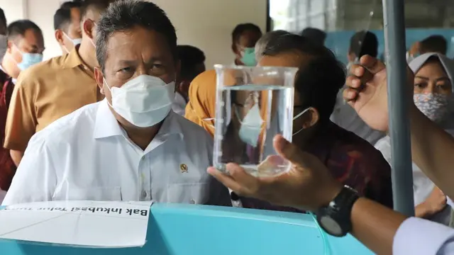 Menteri Kelautan dan Perikanan Sakti Wahyu Trenggono melakukan kunjungan ke Balai Besar Riset Budidaya Laut dan Penyuluhan Perikanan (BBRBLPP) di Kabupaten Buleleng, Bali. (Dok KKP)