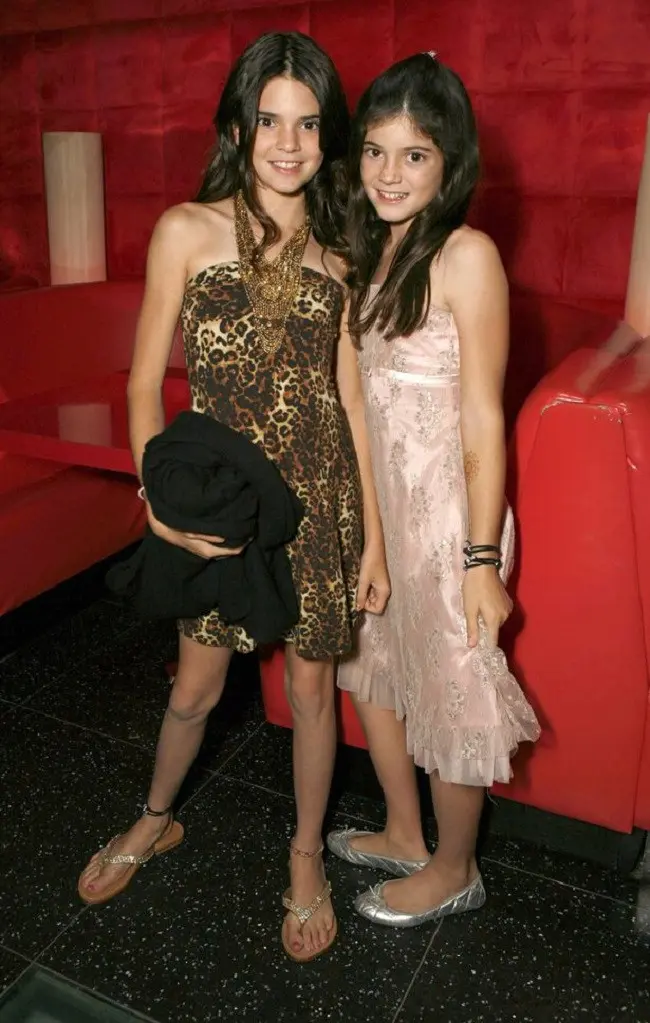 Kendall Jenner dan Kylie Jenner pada tahun 1997. (foto: Mirror.co.uk)