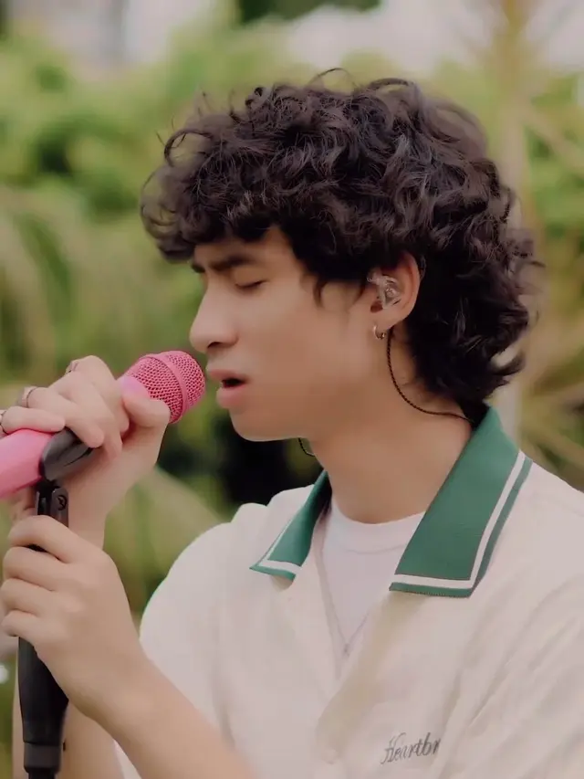 Devano Danendra dengan tampilan baru (Instagram/iamdevano)