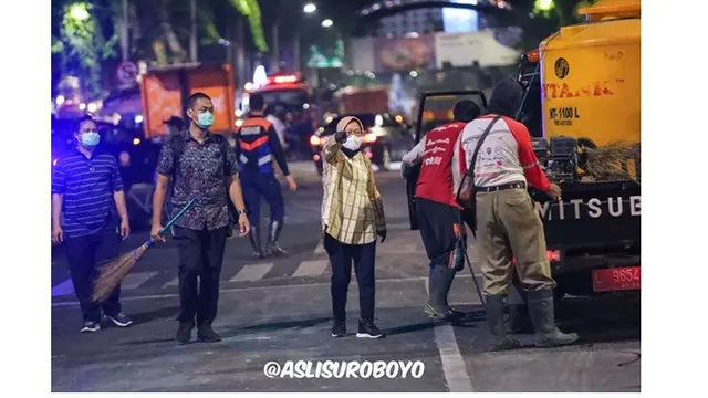 6 Potret Tri Rismaharini Pantau Pembenahan Fasilitas Umum Usai Demo, Sempat Geram