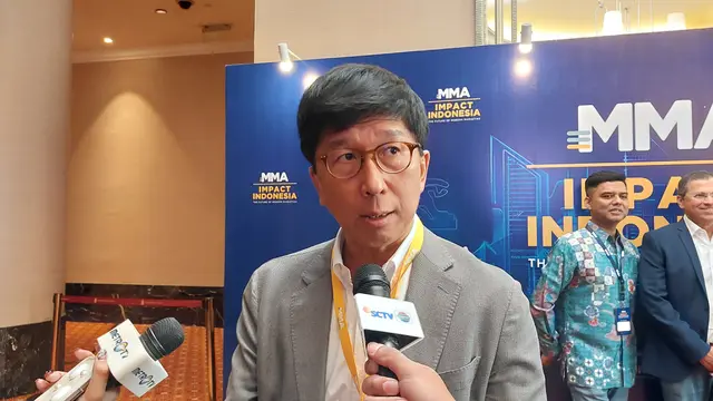 Managing Director PT Elang Mahkota Teknologi Tbk (Emtek), Sutanto Hartono ditunjuk jadi Ketua Dewan MMA Global Indonesia. Penunjukan dilakukan dalam gelaran MMA Impact Indonesia 2024, di Ritz-Carlton Jakarta, Jumat (15/11/2024). (Arief/Liputan6.com)