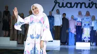 Terpukau 44 Busana Tren 2017 di Fashion Show Tahunan Ria Miranda