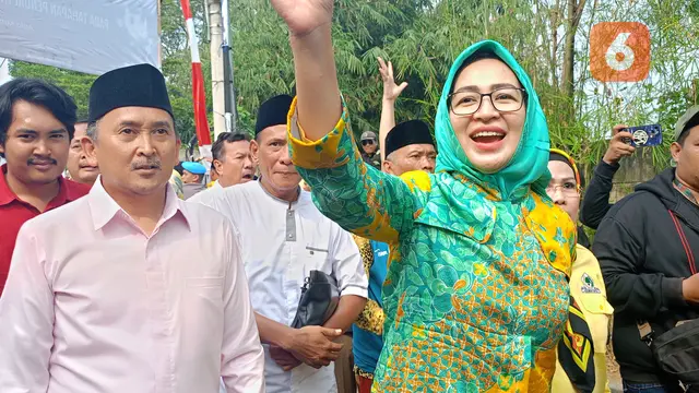 Airin Rachmi Diany dan Ade Sumardi Sat Mendaftar ke KPU Banten. (Rabu, 28/08/2024). (Yandhi Deslatama/Liputan6.com).