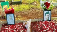 Keluarga Haji Faisal ziarah ke makam Vanessa Angel dan Bibi Ardiansyah jelang Ramadan. (Sumber: Instagram/fadlyfsl_)