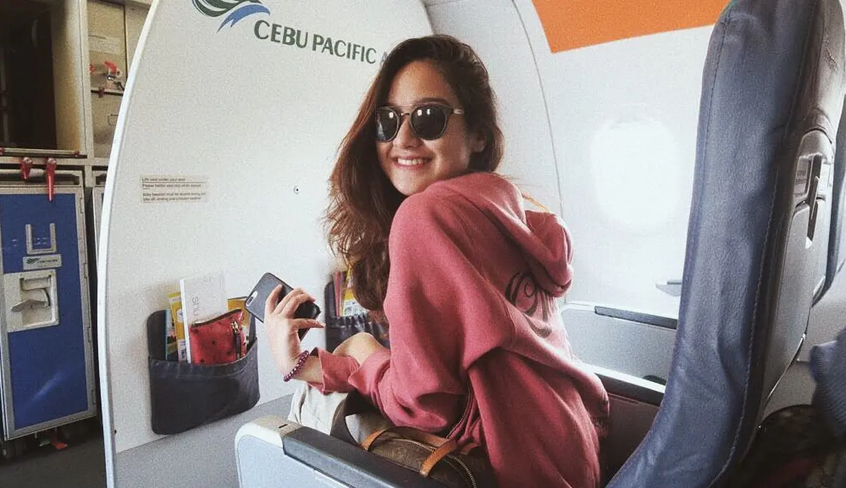 Salshabilla Adriani, aktris remaja yang sudah menggeluti dunia akting sejak kecil ini memang tak pernah bosan untuk disimak. Pasalnya, ia selalu punya warna tersendiri dalam gaya yang disuguhkannya. (Instagram/salshabillaadr)