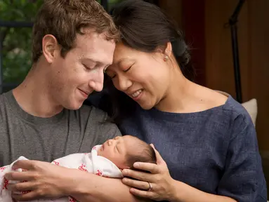 CEO Facebook Mark Zuckerberg bersama istrinya Priscilla dan putri pertamanya, Max. Zuckerberg (REUTERS/Courtesy of Mark Zuckerberg)