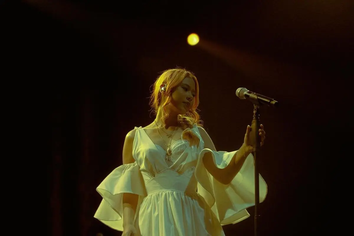 Nadin Cosplay Burung Merpati
