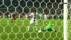 Berita video Lyon menang berkat gerakan kiper Besiktas, Fabri, dekat mulut gawang. This video presented by BallBall.