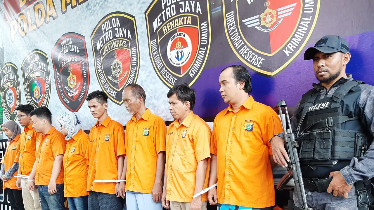 Polisi menangkap komplotan pembobol rekening Ilham Bintang