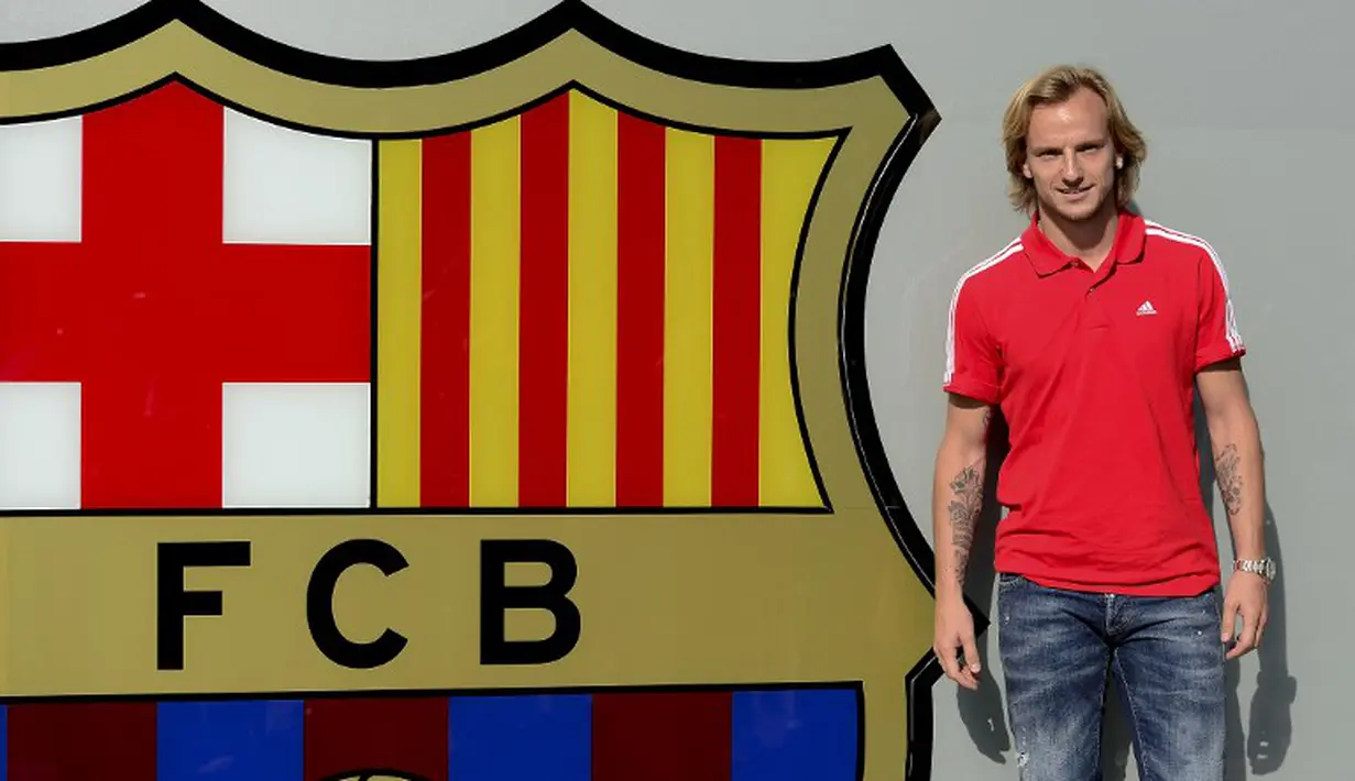 Mantan kapten Sevilla tersebut bergabung ke Barca selama lima musim. (AFP PHOTO/Josep Lago)