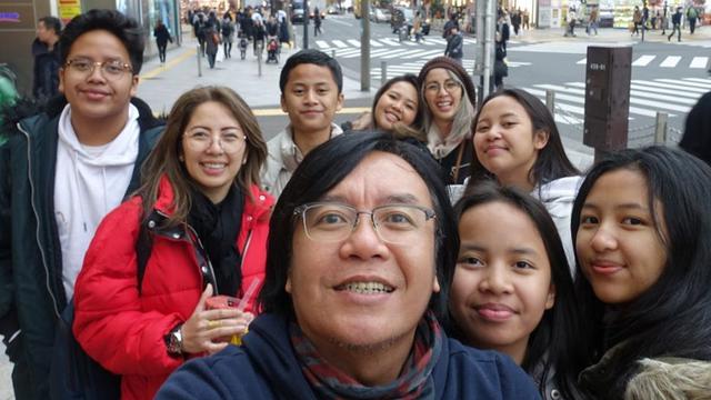 Momen Ari Lasso Saat Liburan Bersama Keluarga, Hot Daddy