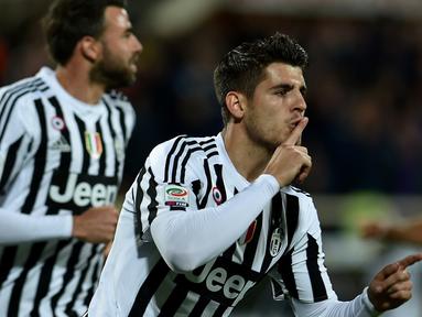Alvaro Morata mencetak gol penentu kemenangan saat Juventus menaklukkan Fiorentina, 2-1, dalam lanjutan Serie A di Stadion Artemio Franchi, Firenze, Senin (25/4/2016) dini hari WIB. (AFP/Alberto Pizzoli)