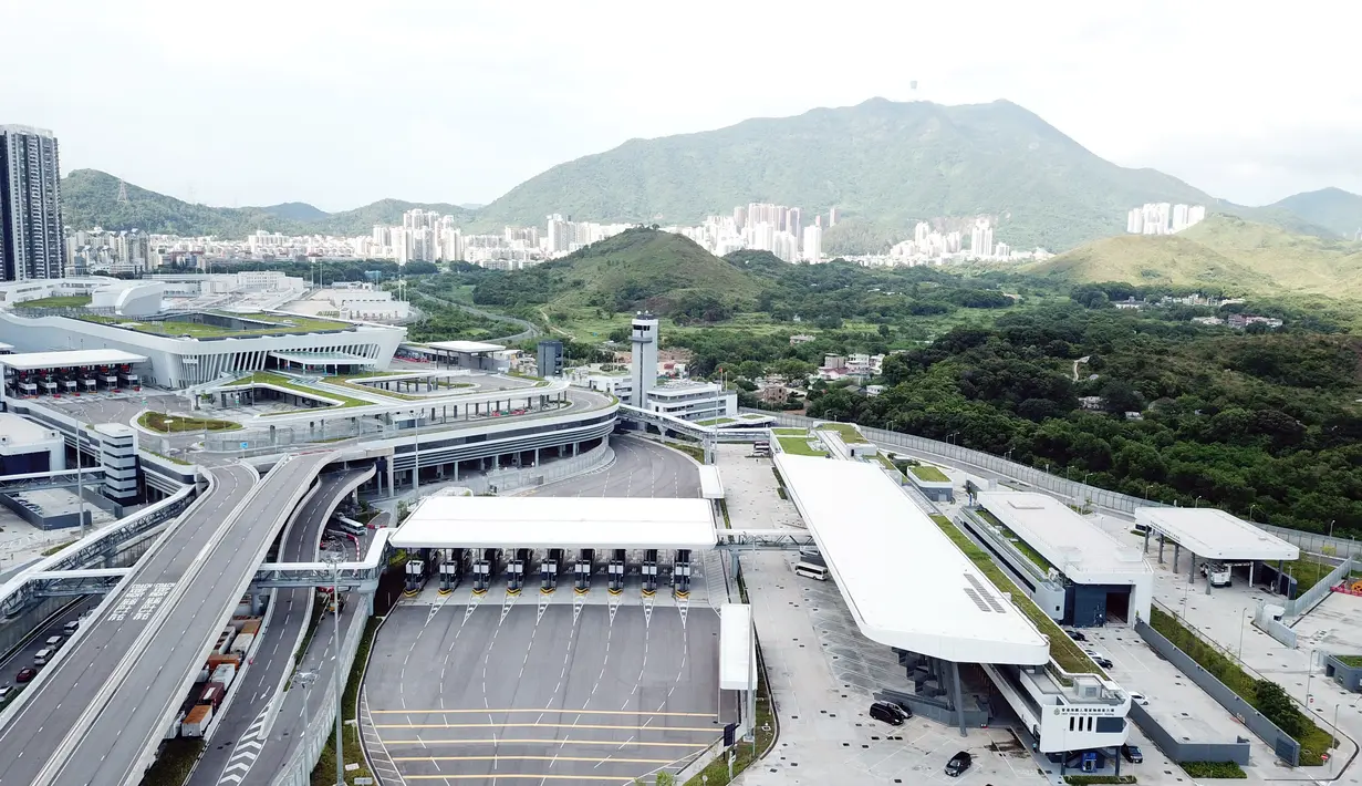 Foto dari udara yang diabadikan pada 26 Agustus 2020 ini menunjukkan Pos Pemeriksaan Perbatasan Pelabuhan Liantang/Heung Yuen Wai di perbatasan Hong Kong-Shenzhen di China selatan. (Xinhua/Mao Siqian)