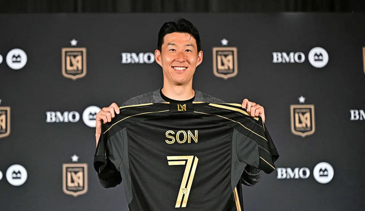 Kepindahan ini menyudahi perjalanan 10 tahun Son Heung-min bersama klub Liga Premier Inggris, Tottenham Hotspur. Bersama Spurs, ia tercatat tampil dalam 454 pertandingan dan mencetak 173 gol untuk Tottenham. (Frederic J. Brown/AFP)