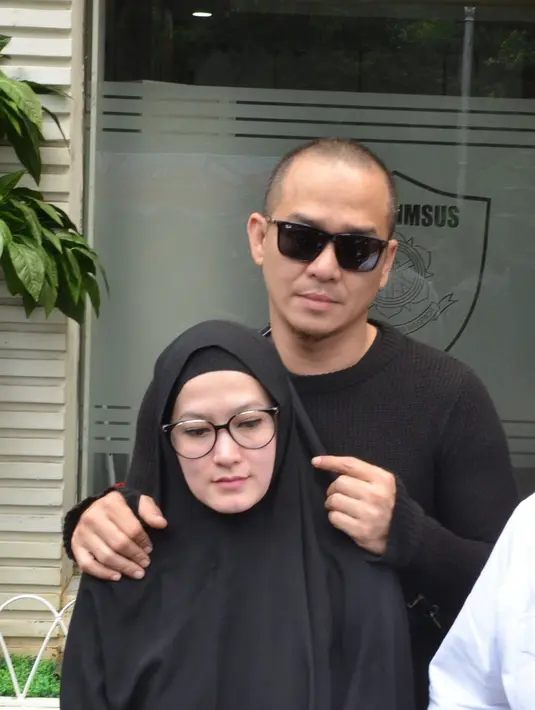"Status tersangka masih praduga tak bersalah. Akan ada upaya hukum lain. Kami akan menggunakan Peraturan Kapolri No.14 tahun 2012 tentang prosedur penyidikan," tukas Razman. (Nurwahyunan/Bintang.com)