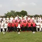 Pemain Persija Jakarta melakukan sesi foto sebelum latihan jelang laga Liga 1 di Lapangan Sutasoma, Jakarta, Jumat (07/12). Persija akan berhadapan dengan Mitra Kukar. (Bola.com/M Iqbal Ichsan)