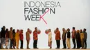 Menteri PMK, Puan Maharani dan Ketua DPD Irman Gusman membuka secara simbolis perhelatan Indonesia Fashion Week (IFW) 2016 di Jakarta Convention Center, Kamis (10/3). Perhelatan IFW 2016 ini akan digelar hingga 13 Maret 2016. (Liputan6.com/Faizal Fanani)