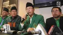 Wakil Ketum PPP Muktamar Jakarta Humphrey Djemat saat konferensi pers, Jakarta, Senin (30/7). Humphrey mengatakan dalam surat pengunduran itu, Djan tak menjelaskan secara spesifik alasan pengunduran dirinya. (Merdeka.com/Arie Basuki)