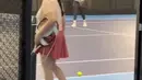 Diketahui bahwa beberapa waktu belakangan, para seleb tanah air berlomba-lomba melakukan berbagai macam olahraga. Termasuk Nagita Slavina dan Syahrini yang sedang rutin tenis. Foto: Instagram.