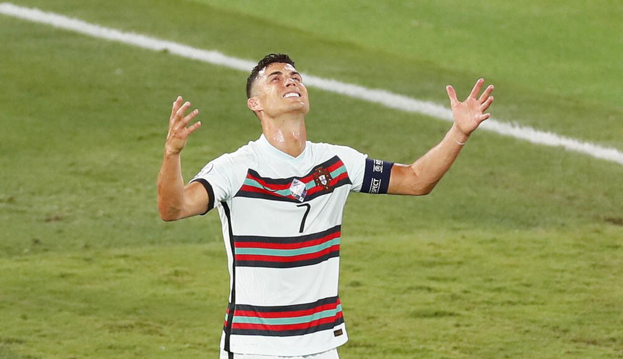 Kekalahan 0-1 yang ditelan Portugal ini membuat sang juara bertahan harus angkat koper dari ajang tersebut. (Jose Manuel Vidal/Pool via AP)