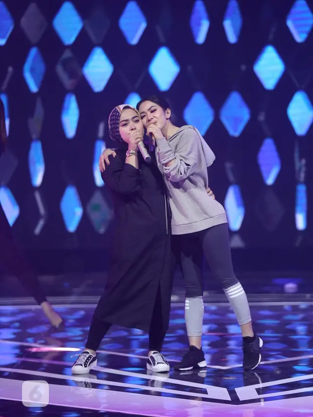 [Bintang] Syahrini dan Syahrani