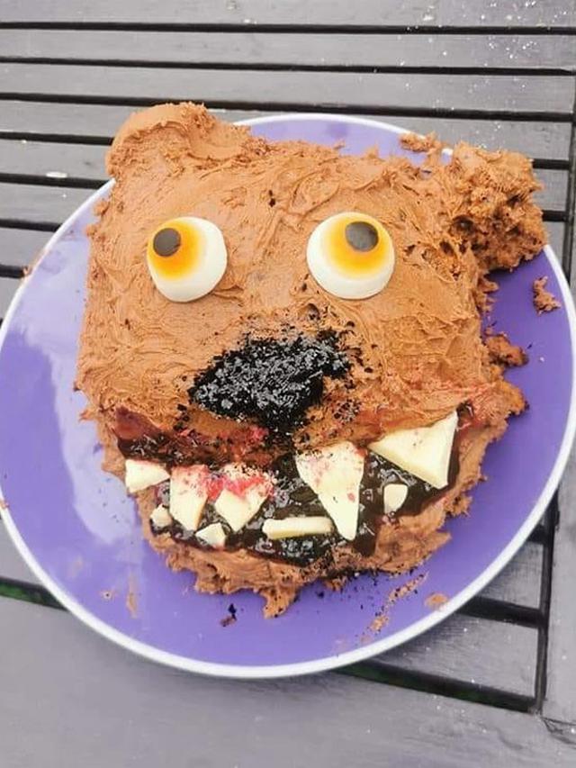 10 Potret Realita saat Pesan Kue Karakter Ini Bikin Gigit Jari