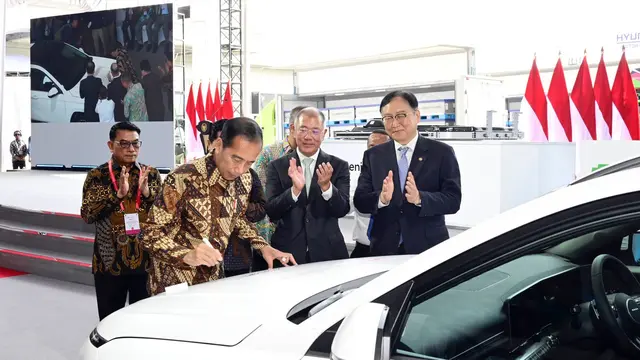 Presiden Republik Indonesia, Joko Widodo menandatangani satu unit Kona EV (ist)