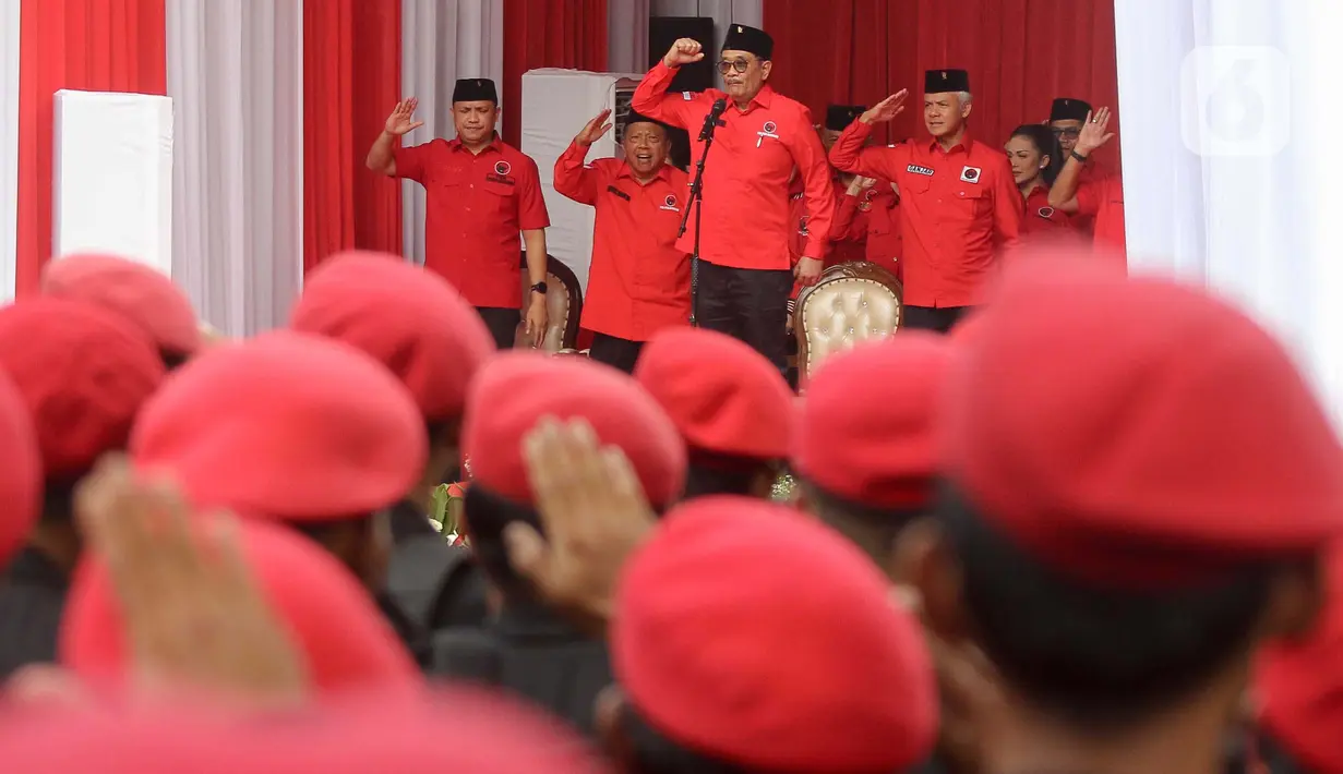 Dalam amanatnya, Djarot Saiful Hidayat menegaskan bahwa Bung Karno sudah sangat gamblang menyatakan bahwa saat Indonesia merdeka, bangsa Indonesia harus berlandaskan Pancasila. (LIputan6.com/Herman Zakharia)