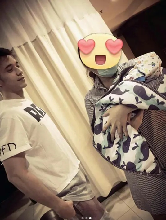 Terimakasih juga Istri aku yg cantik ngeliat perjuangan kamu..kesabaran kamu buat anak kita luar biasa sayang @celine_evangelista ❤ (Instagram/stefanaticfamily)