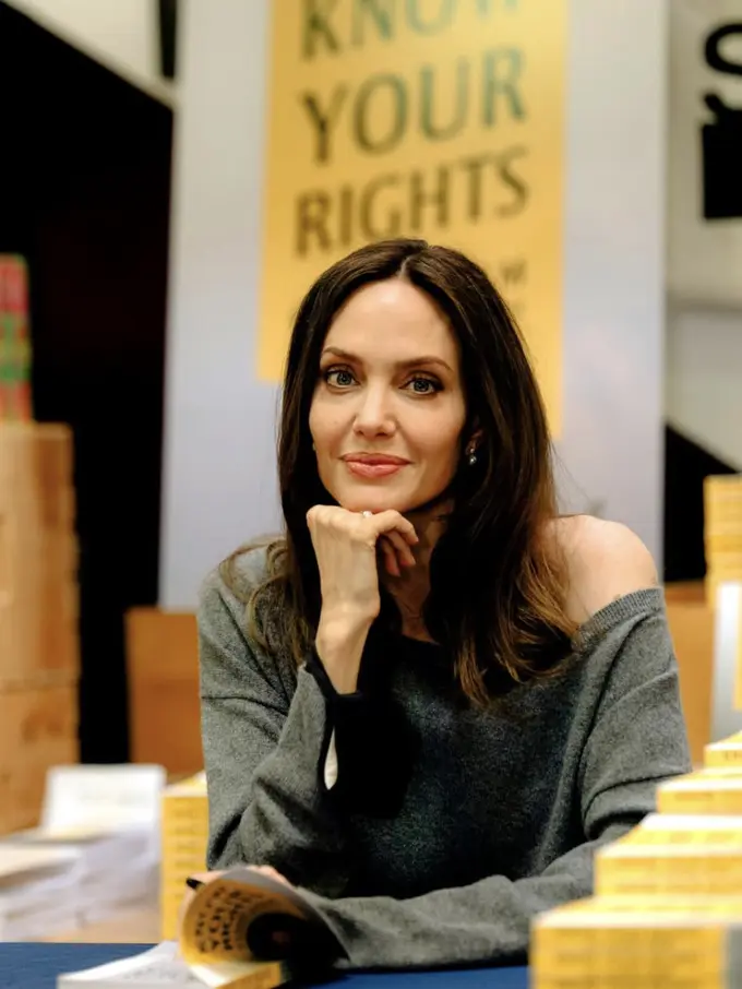 Gaya Parenting Multikultural Ala Angelina Jolie (photo by instagram.com/angelinajolie)