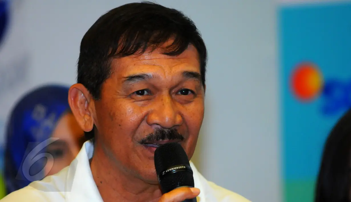 Aktor senior Cok Simbara ketika menghadiri jumpa pers di SCTV Tower, Senayan, Jakarta, Rabu (3/6/2015). Menyambut datangnya bulan puasa, SCTV telah menyiapkan program ramadan teristimewa untuk pemirsa. (Liputan6.com/Faisal R Syam)