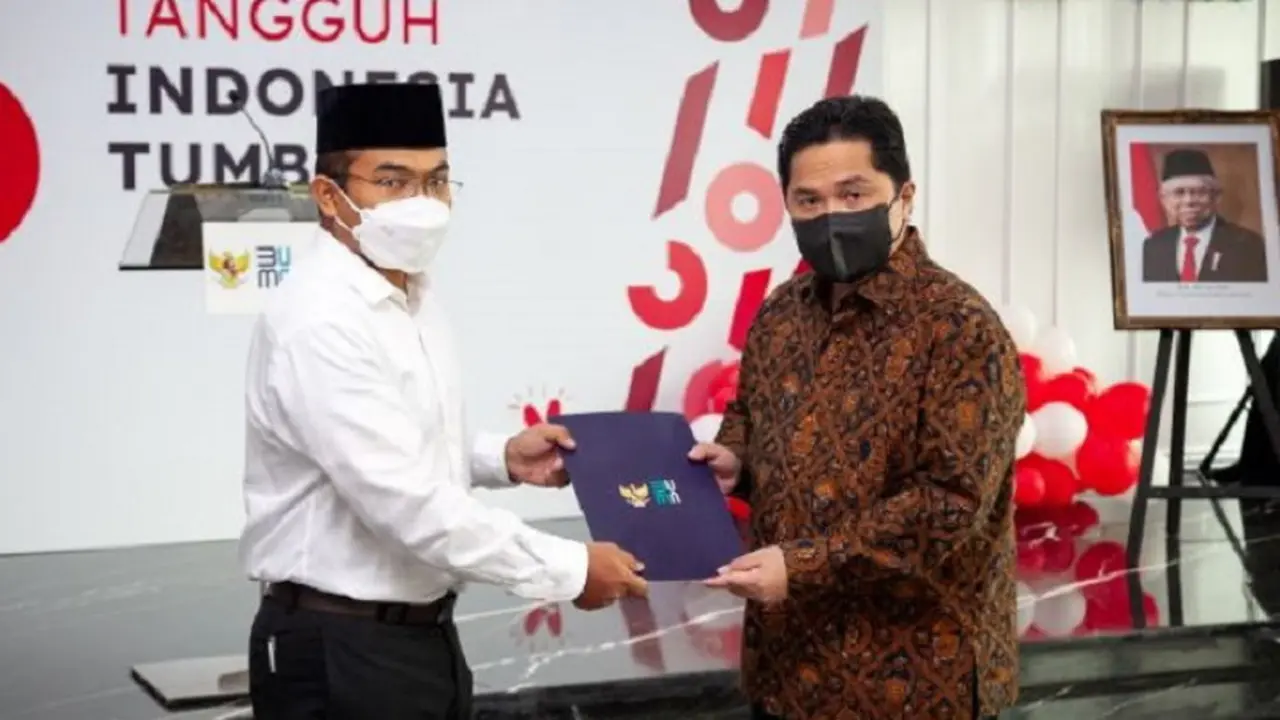 Menteri BUMN Erick Thohir melantik Tedi Bharata sebagai Deputi Bidang Sumber Daya Manusia (SDM), Teknologi, dan Informasi Kementerian BUMN. Dok BUMN