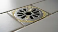 5 Trik Membersihkan Kerak Kuning di Floor Drain Tanpa Congkel, Kenali Penyebabnya