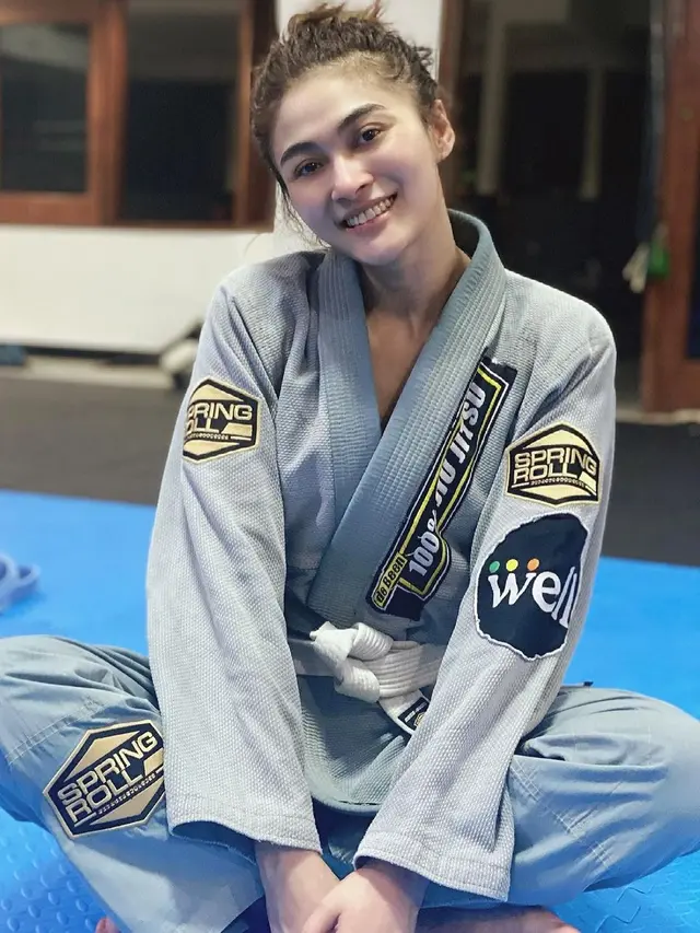 7 Potret Fina Philipe, Presenter Olahraga dan Atlet Brazillian Jiu Jitsu