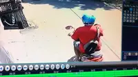 Tangkapan Layar Sebuah Video Rekaman CCTV Saat Pelaku Begal Payudara Akan Beraksi (Liputan6.com/Ahmad Adirin)