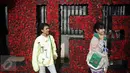 Aktivis yang tergabung dalam Greenpeace Indonesia menggelar aksi dengan memamerkan instalasi seni dari limbah ponsel saat car free day dikawasan Bunderan HI, Jakarta, Minggu (26/2). (Liputan6.com/Faizal Fanani)