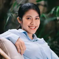 ilustrasi perempuan tersenyum/dewasa/Shutterstock