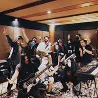 Datang tak disangka, Isyana Sarasvati dan Deadsquad satukan kekuatan.